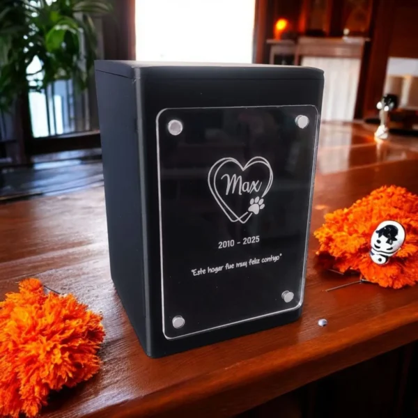 Urna Para Mascotas Premium Personalizada con Placa Acrílica Grabada y Sujeción Magnética - Image 2
